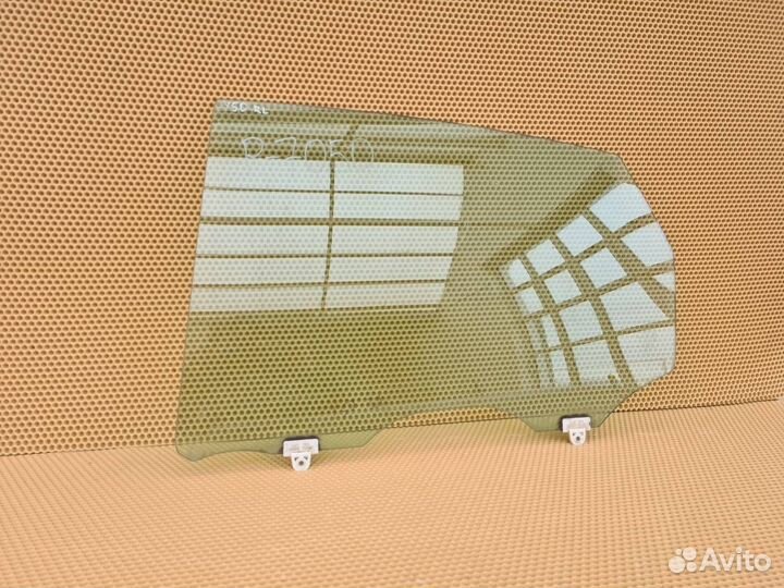 Стекло двери заднее левое Infiniti M35 Y50