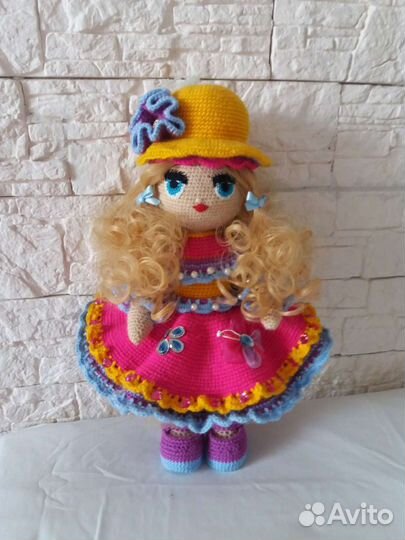 Вязаная кукла ручной работы