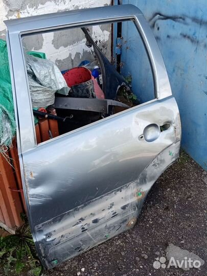 Задняя левая дверь Нива chevrolet