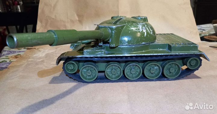 Танк игрушечный СССР на гусенецах