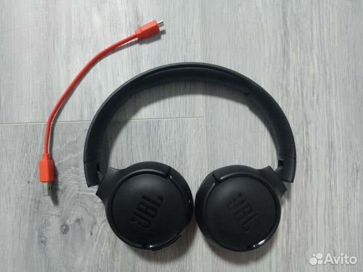 Беспроводные наушники jbl tune 560bt