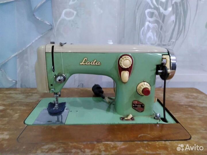 Швейная машина с ножным приводом LADA, производств