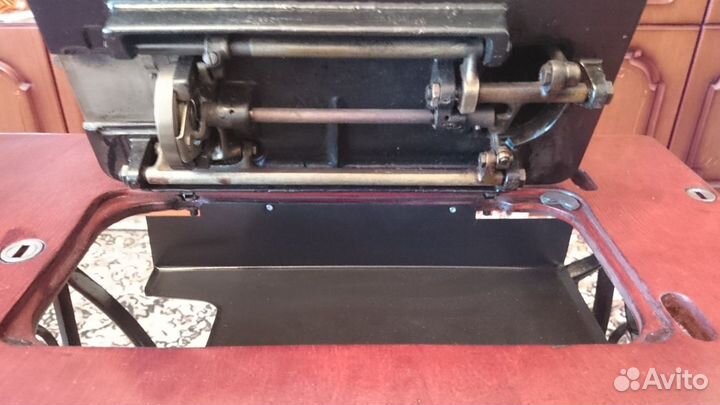 Швейная машинка Зингер