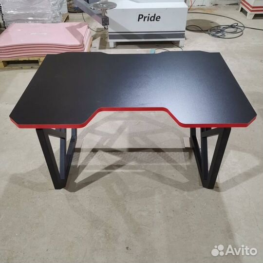 Компьютерный стол в стиле лофт