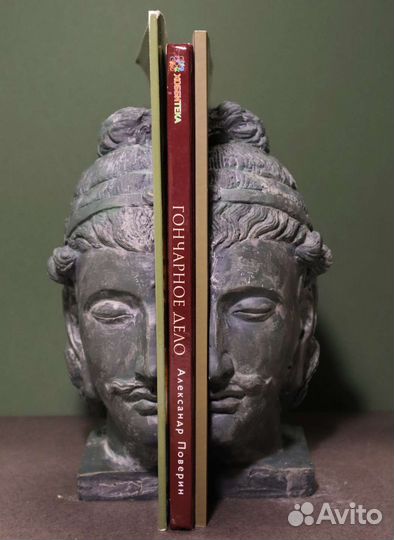 Подставка для книг. Гипс