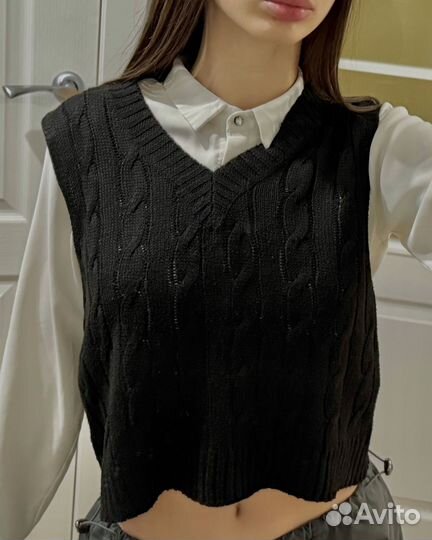 Жилет вязаный