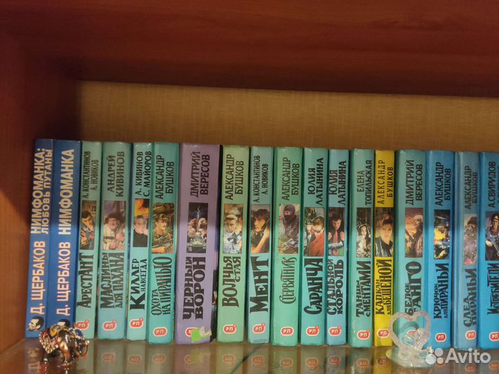 Книги оптом детективы романы и прочее