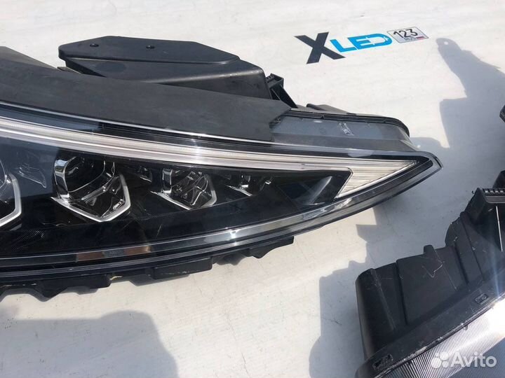 Фара левая правая Hyundai Elantra 6 AD рестайлинг