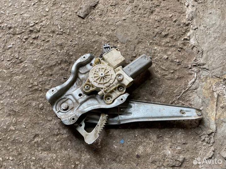 Стеклоподъемник задний левый Toyota Avensis 2