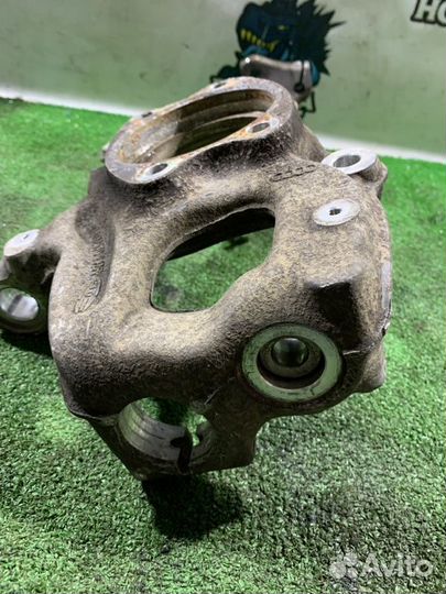 Кулак передний левый Audi A4 B8 CDN 2010