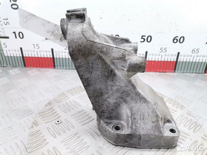 Кронштейн двигателя Mercedes-Benz E-Класс