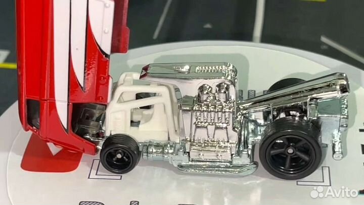 Hot wheels premium 1/64