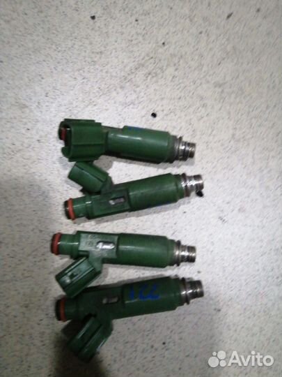 Форсунка топливная Toyota Avensis T250 1zzfe