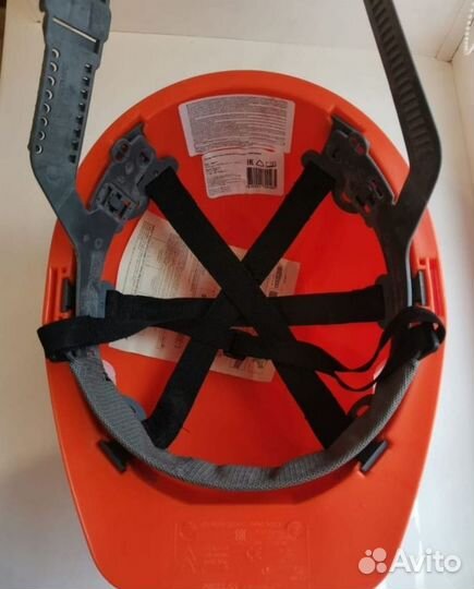 Защитная каска с защитой