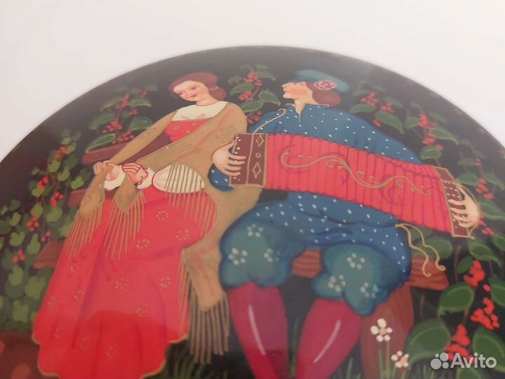 Шкатулка лаковая миниатюра,роспись. Металл СССР