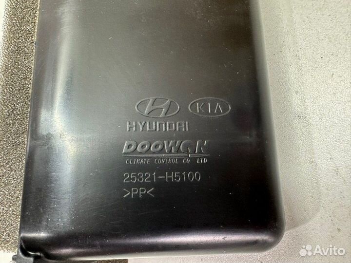 Пыльник радиатора передний Hyundai Solaris 2