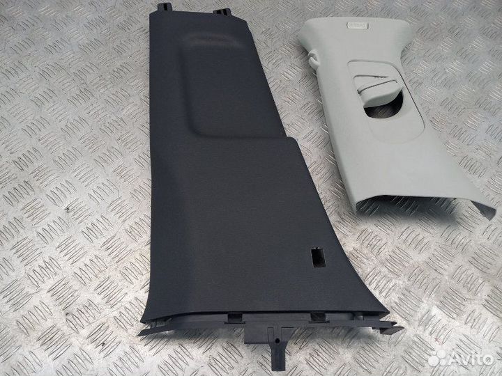 Обшивка стойки центральной левая Volkswagen Jetta