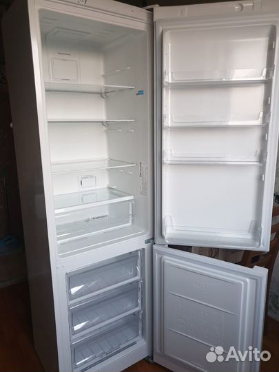 Холодильник новый indesit