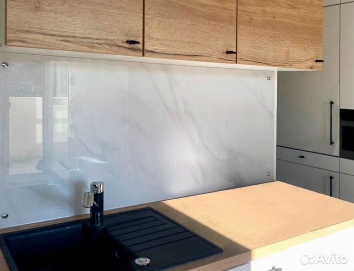 Стеклянные стеновые панели для кухни