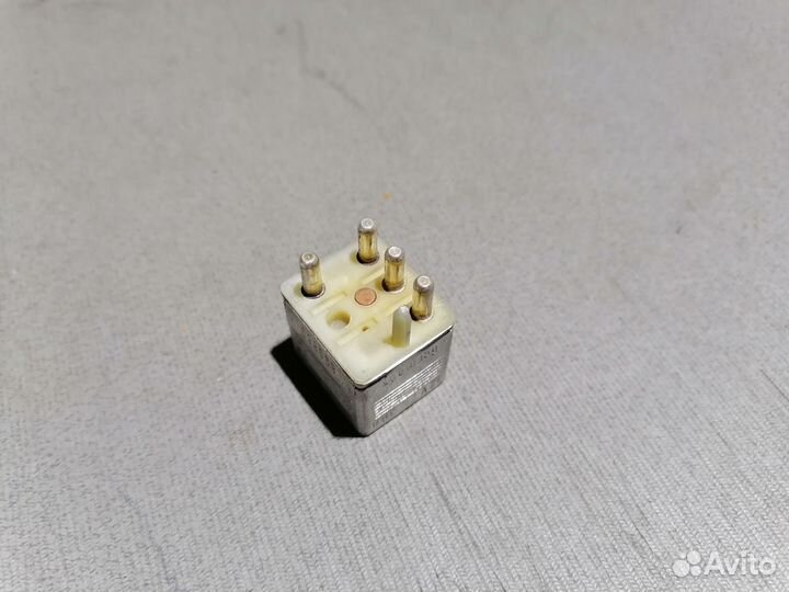 Mercedes Benz W140 реле 0015428319