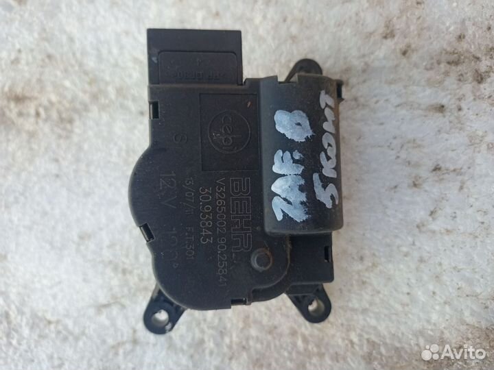 Сервопривод печки Opel Zafira B Z18XER 2011