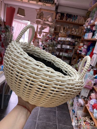 Корзина плетеная из ротанга