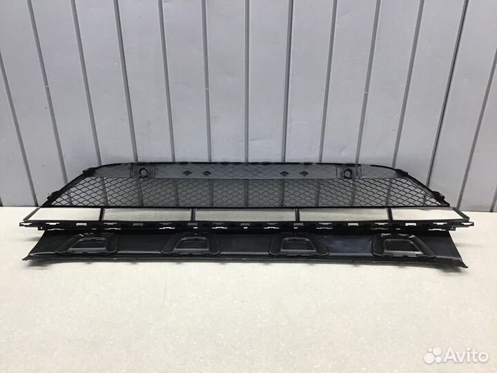 Решетка в бампер центральная Mercedes Benz GLC-Cla