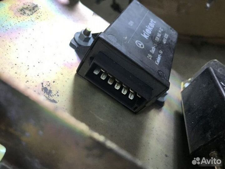 Блок управления центральным замком Mercedes-Benz