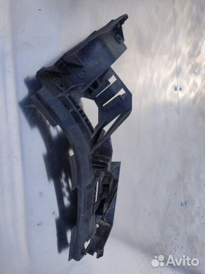 Кронштейн крыла задний левый Volkswagen Golf plus