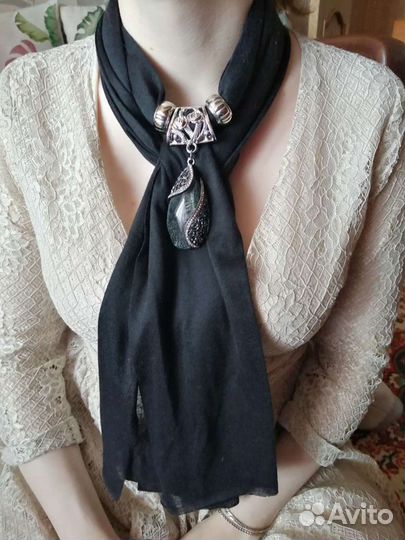 Шарф с подвеской