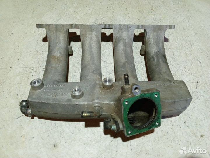 Коллектор впускной Volkswagen Passat 3B3 AWT 2001