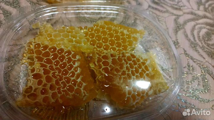 Мед (соты в подарок)