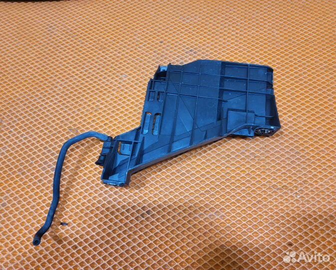 Кронштейн правый Audi A5 I 8T cdnc 2011