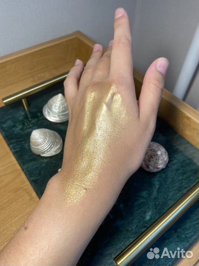 Becca хайлайтер Shimmering Skin Perfector