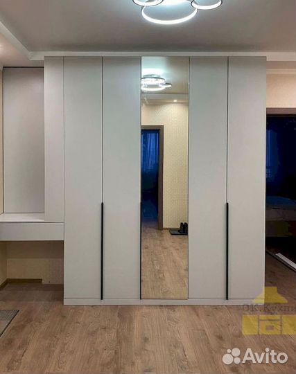 Книжный шкаф