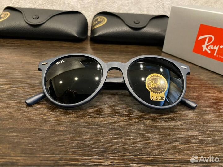 Солнцезащитные очки Ray Ban