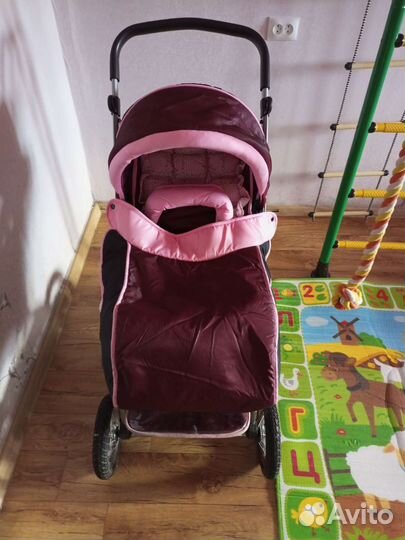 Прогулочная коляска с перекидной ручкой