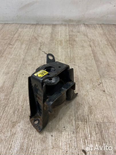 Опора (подушка) передняя правая Toyota Avensis T25