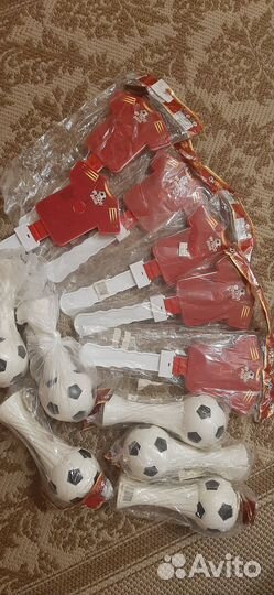 Хлопушки и погремушки болельщикам