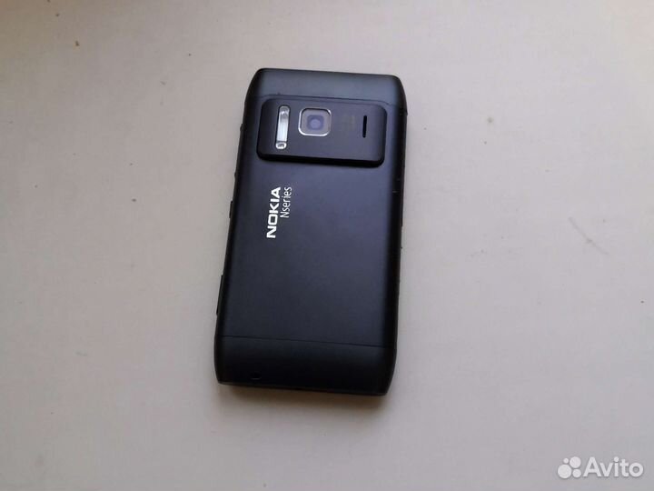 Телефон Nokia n8