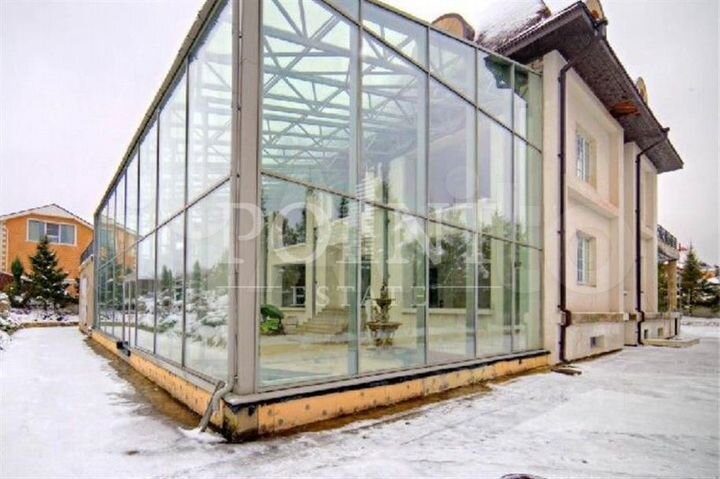 Дом 2100 м² на участке 24 сот.