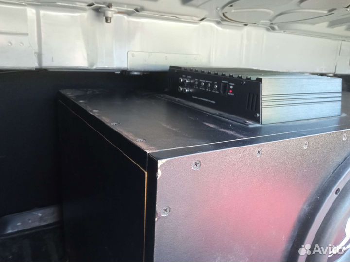 Автомобильный сабвуфер и усилитель