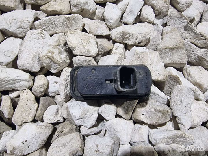 Кнопка багажника Флюенс Fluence