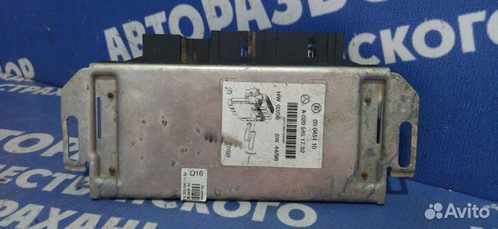 Блок предохранителей под капот Mercedes-Benz W220