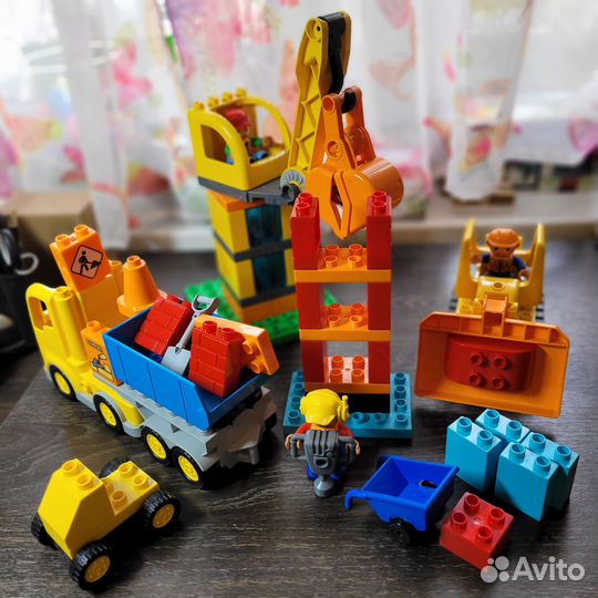 Lego duplo Пиццерия (10834), Стройплощадка (10813)