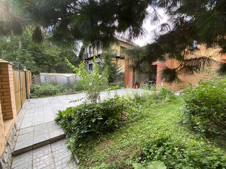 Дом 232,6 м² на участке 9 сот.