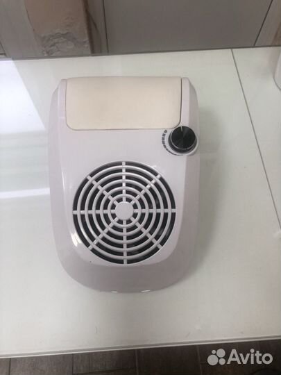 Парикмахерские принадлежности