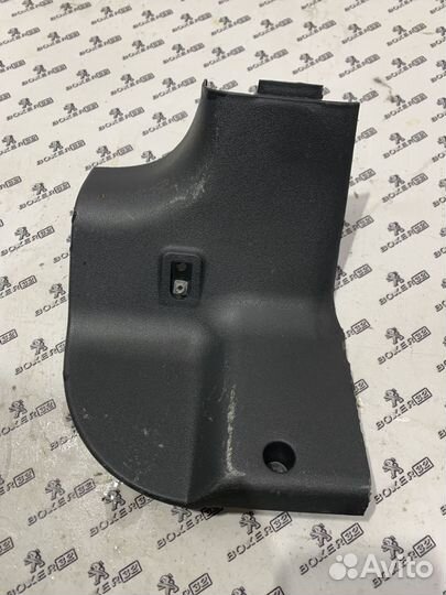 Облицовка стойки Iveco Daily