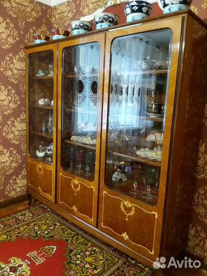 Сервант,витрина,горка Румынский