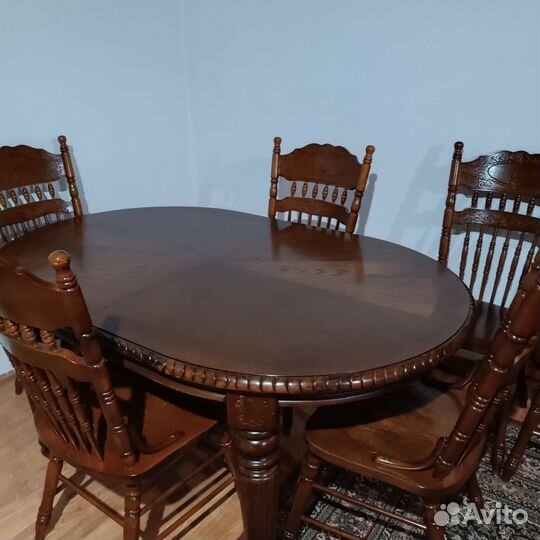 Кухонный стол и стулья